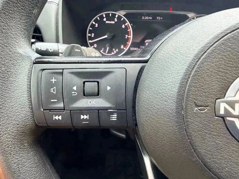 Used 2023 Nissan Rogue SV FWD image 11