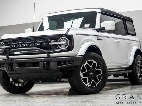 Used 2023 Ford Bronco Outer Banks image 1
