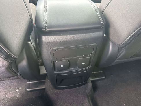 Used 2023 Ford Explorer XLT AWD/4WD image 11