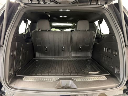 Used 2024 GMC Yukon XL Denali AWD/4WD image 32