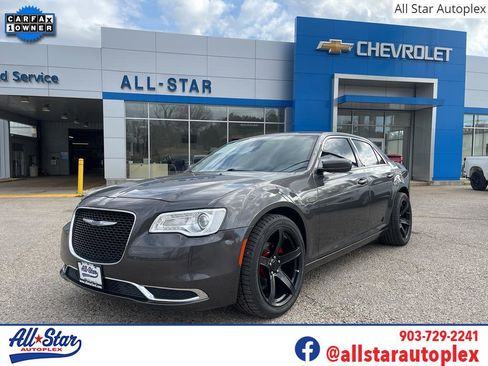 Used 2023 Chrysler 300 Touring image 1