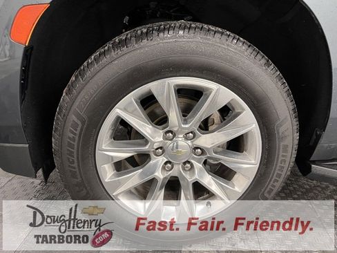 Used 2021 Chevrolet Suburban Premier w/ Premium Package image 23