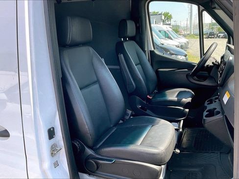 Used 2023 Mercedes-Benz Sprinter 2500 image 6