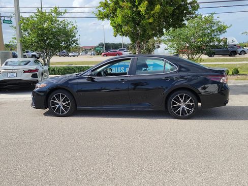 Used 2024 Toyota Camry SE FWD image 5