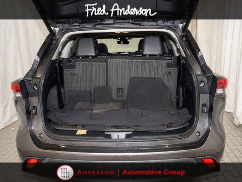 Used 2022 Toyota Highlander XLE FWD image 5