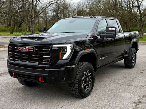 Used 2026 GMC Sierra 2500 AT4X image 2