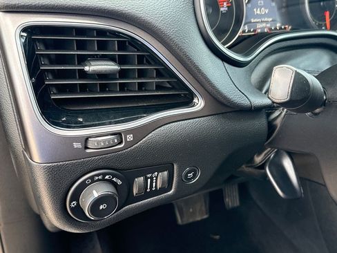 Used 2020 Jeep Cherokee Limited AWD/4WD image 23