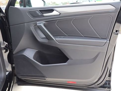 Used 2024 Volkswagen Tiguan SE image 27