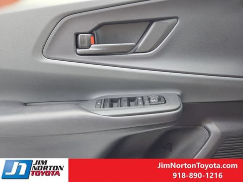 Used 2025 Toyota Prius LE FWD image 23