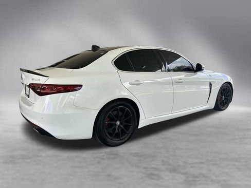 Used 2018 Alfa Romeo Giulia RWD image 3