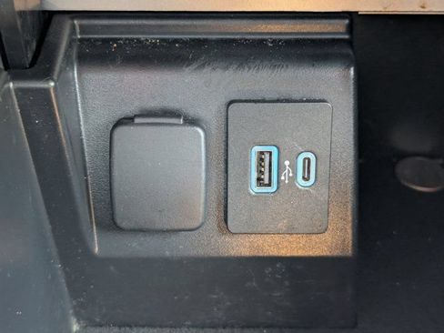 Used 2021 Ford Explorer XLT w/ Equipment Group 202A RWD image 21