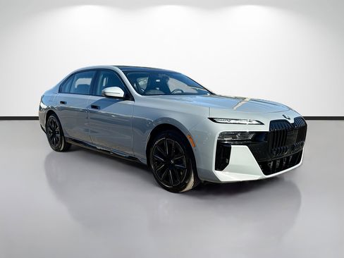 Used 2023 BMW 760i xDrive w/ Executive Package image 1