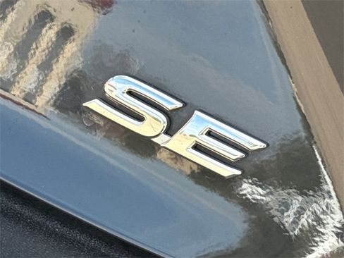 Used 2025 Toyota Camry SE image 10