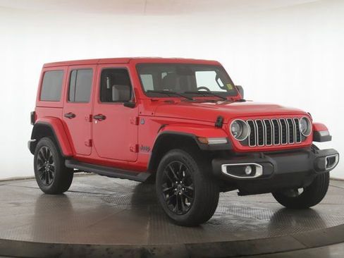 Used 2025 Jeep Wrangler Unlimited Sahara image 2