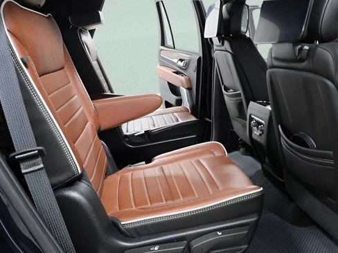 Used 2024 GMC Yukon Denali Ultimate image 32