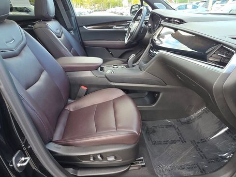 Used 2022 Cadillac XT6 Premium Luxury image 10
