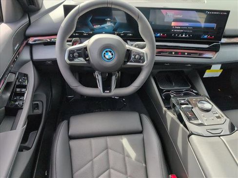 New 2026 BMW i5 eDrive40 w/ M Sport Package image 14