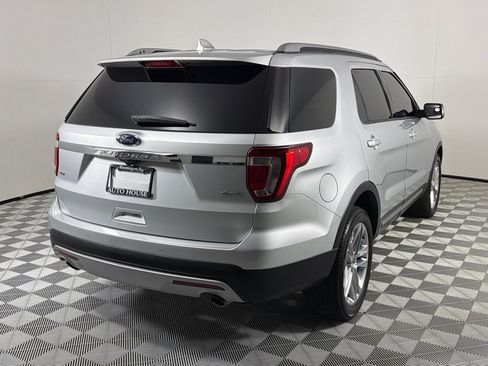 Used 2017 Ford Explorer XLT w/ Equipment Group 202A AWD/4WD image 5