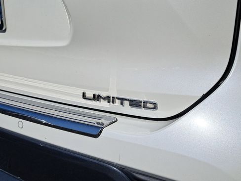Used 2021 Toyota Highlander Limited image 10