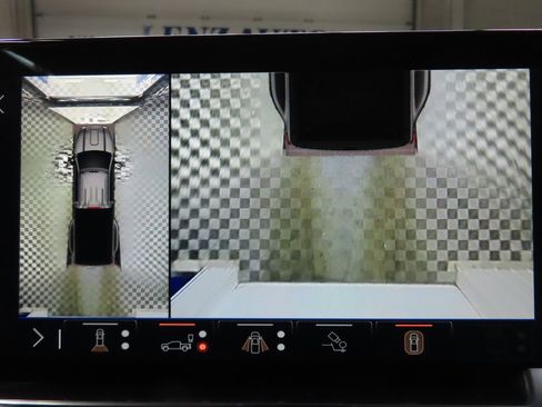 Used 2024 GMC Sierra 3500 SLT w/ SLT Premium Package image 15