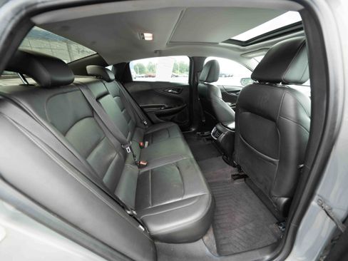 Used 2018 Chevrolet Malibu Premier w/ Premier Sun and Wheel Package FWD image 24