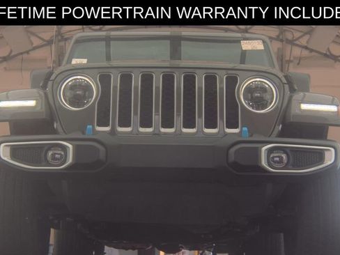 Used 2023 Jeep Wrangler Unlimited Sahara AWD/4WD image 4