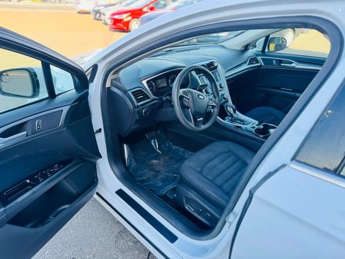 Used 2014 Ford Fusion SE FWD image 9