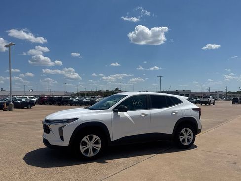 Used 2025 Chevrolet Trax LS FWD image 11