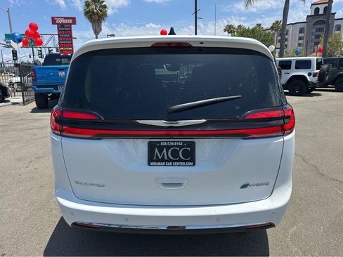 Used 2024 Chrysler Pacifica Limited FWD image 12