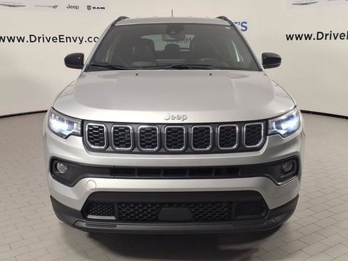 Used 2024 Jeep Compass Latitude AWD/4WD image 2