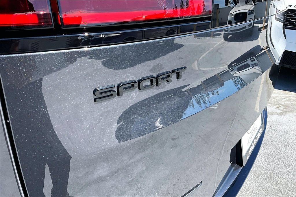 New 2026 Land Rover Range Rover Sport Dynamic SE AWD/4WD image 9