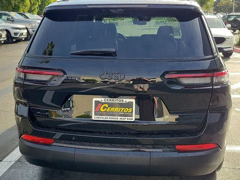 Used 2025 Jeep Grand Cherokee L Limited w/ Luxury Tech Group II image 18