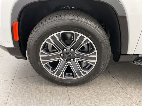 New 2025 Jeep Wagoneer 4WD w/ Premium Group I image 10