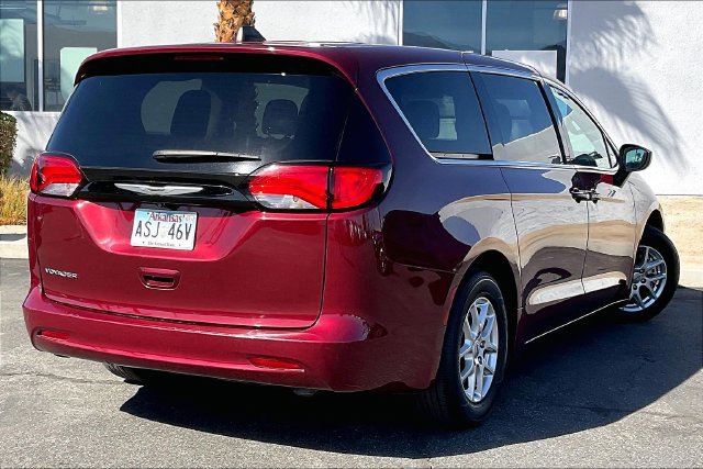 Used 2023 Chrysler Voyager LX FWD image 13