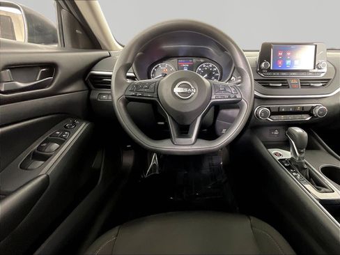 Used 2024 Nissan Altima 2.5 S FWD image 8