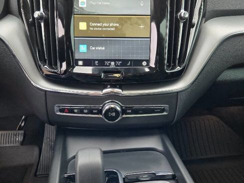 Used 2023 Volvo XC60 B5 Core image 43