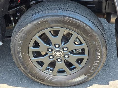 Used 2025 Toyota 4Runner SR5 AWD/4WD image 15