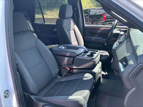 Used 2023 GMC Yukon SLE AWD/4WD image 7