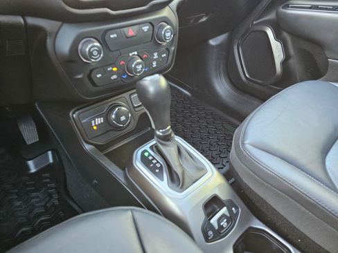Used 2019 Jeep Renegade Limited w/ UConnect 8.4 Nav Group AWD/4WD image 31