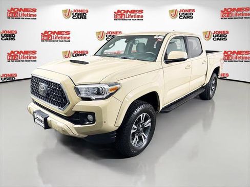 Certified 2018 Toyota Tacoma TRD Sport w/ Technology Package AWD/4WD image 13