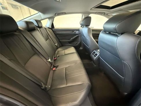 Used 2020 Honda Accord Touring image 16