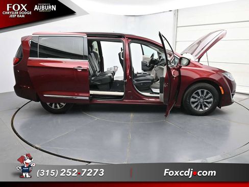 Used 2019 Chrysler Pacifica Touring-L Plus FWD image 44