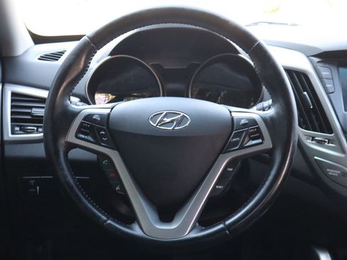 Used 2017 Hyundai Veloster FWD image 18