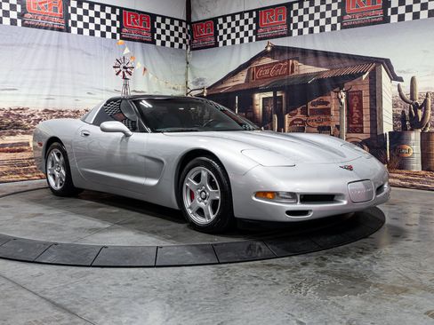 Used 1997 Chevrolet Corvette Coupe w/ Memory Pkg image 1