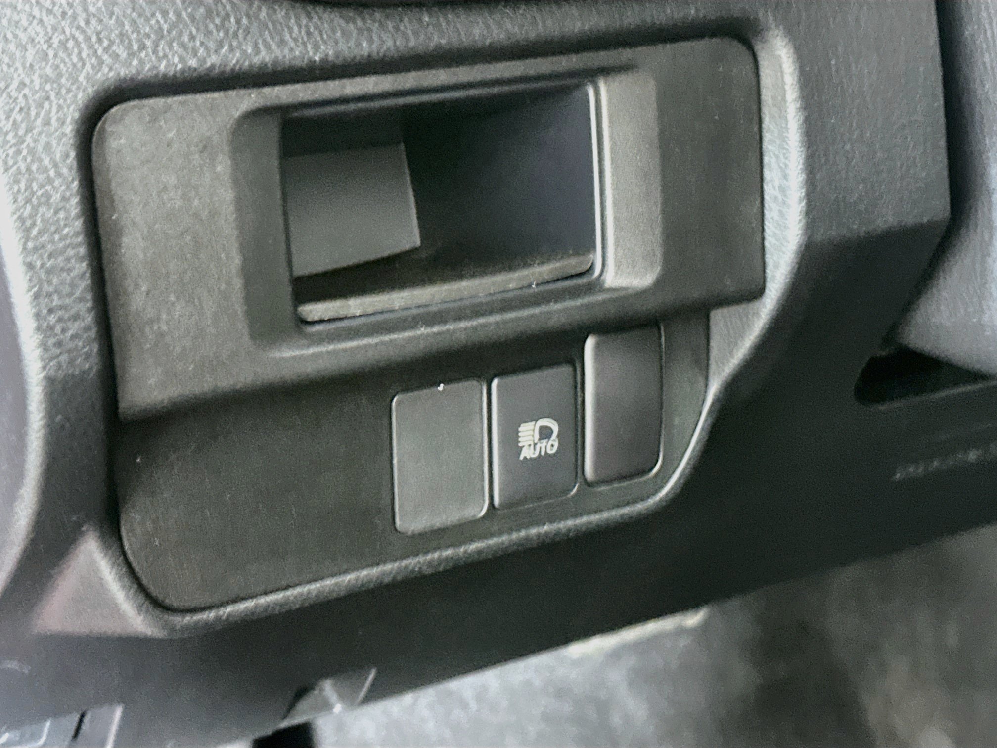 Used 2018 Toyota Tacoma SR5 RWD image 16