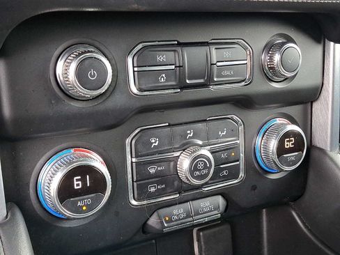 Used 2021 GMC Yukon SLE AWD/4WD image 17