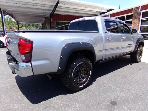 Used 2021 Toyota Tacoma SR5 AWD/4WD image 6