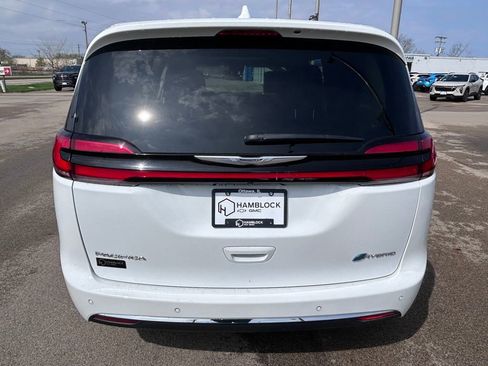 Used 2022 Chrysler Pacifica Limited FWD image 46