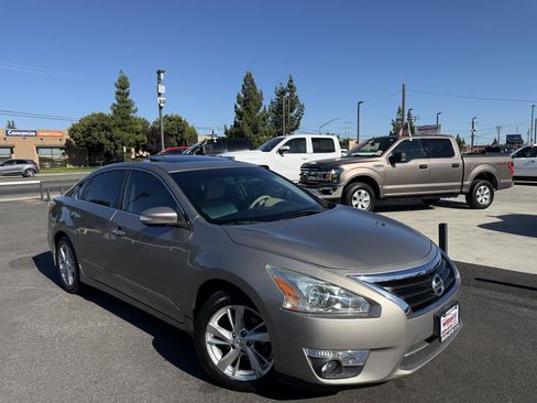 Used 2015 Nissan Altima 2.5 SL w/ Technology Package FWD image 1