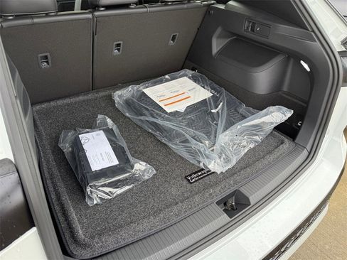 New 2026 Volkswagen Tiguan SE R-Line image 30